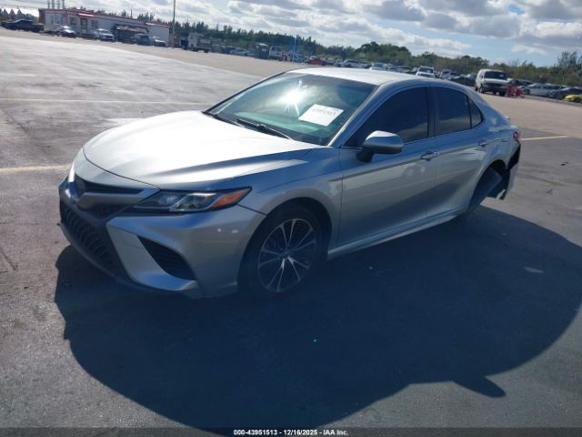 Toyota Camry Se Image 10