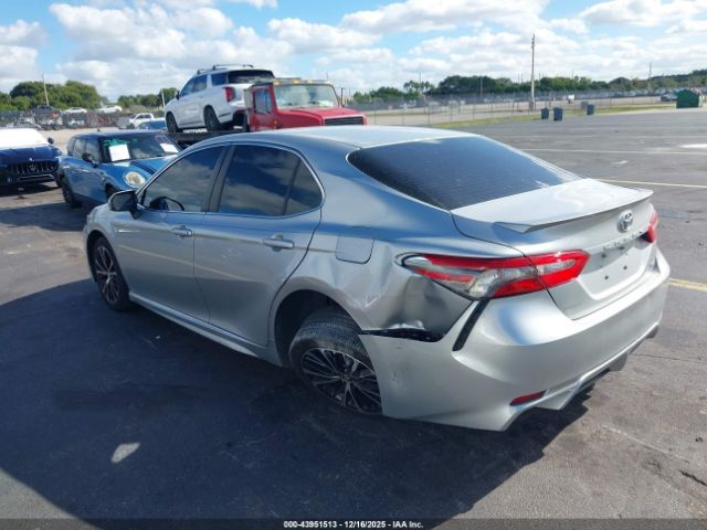 Toyota Camry Se Image 8