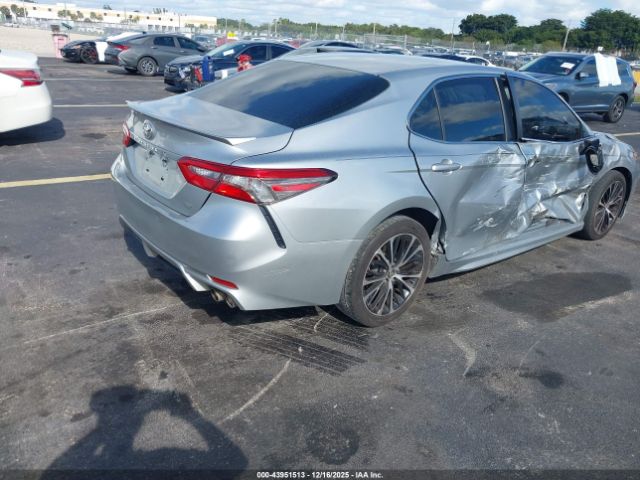 Toyota Camry Se Image 12