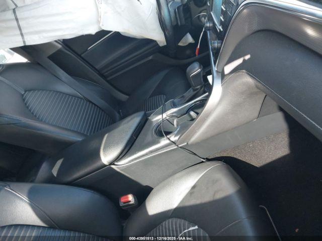 Toyota Camry Se Image 7