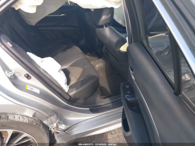 Toyota Camry Se Image 14