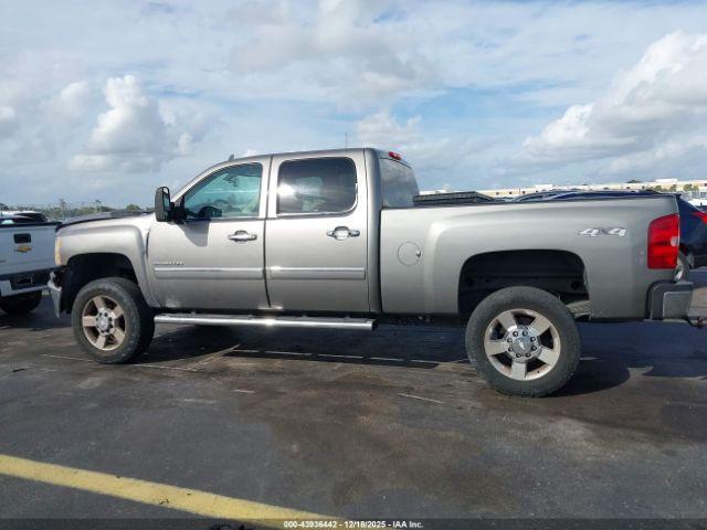 Chevrolet Silverado 2500 Lt Image 12