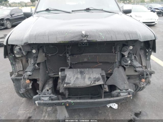 Ford Expedition Platinum Image 2