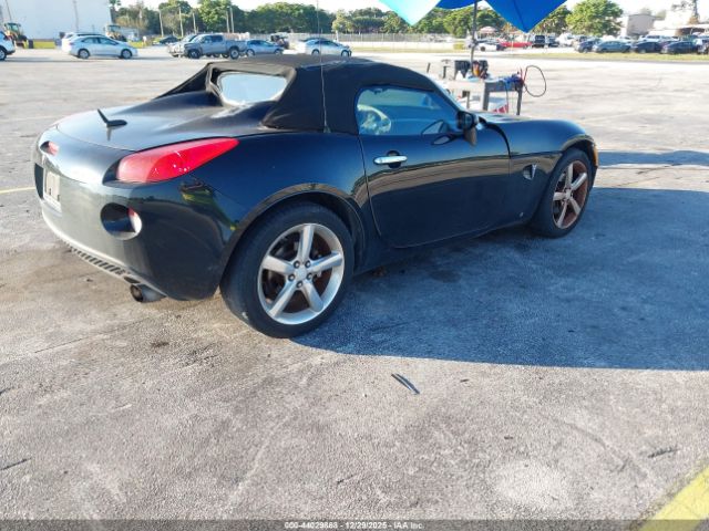 Pontiac Solstice Image 4
