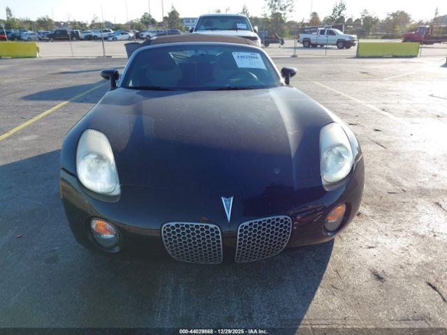 Pontiac Solstice Image 5