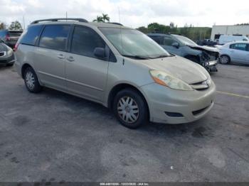  Salvage Toyota Sienna
