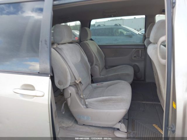 Toyota Sienna Ce Image 12