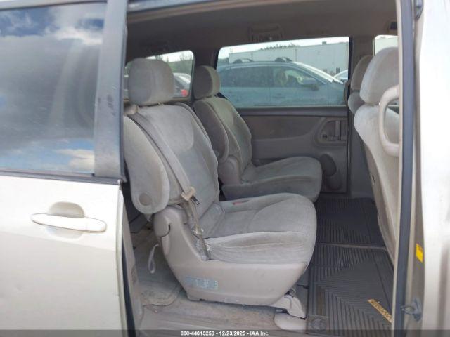 Toyota Sienna Ce Image 12