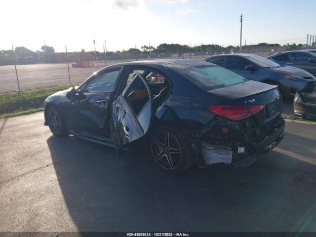 Mercedes-Benz C-Class Sedan Image 13