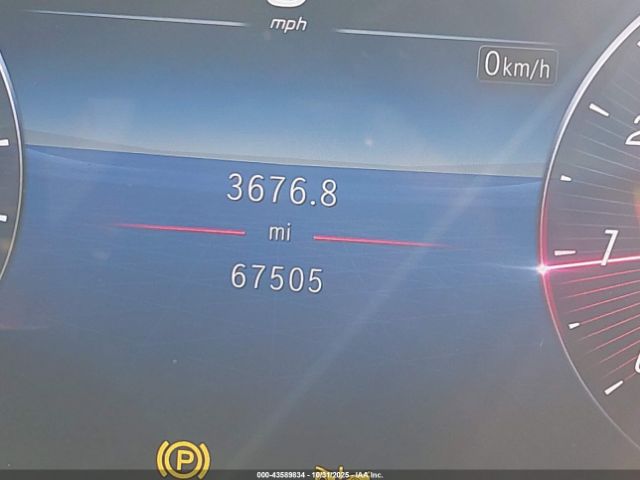 Mercedes-Benz C-Class Sedan Image 17