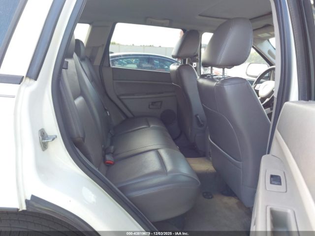 Jeep Grand Cherokee Laredo Image 2