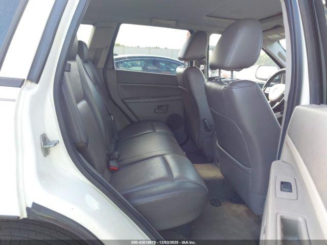 Jeep Grand Cherokee Laredo Image 2