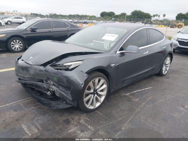 Tesla Model 3 Image 5