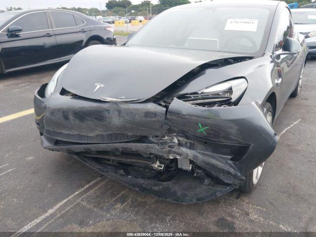 Tesla Model 3 Image 3