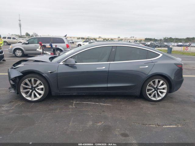 Tesla Model 3 Image 15