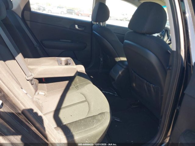 Kia Optima Lx Image 5