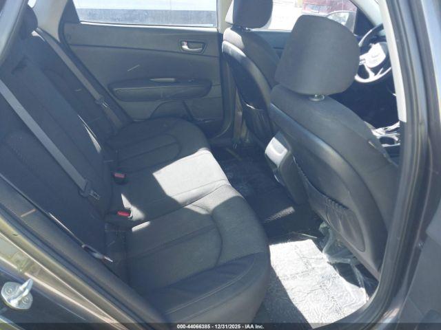 Kia Optima Lx Image 10