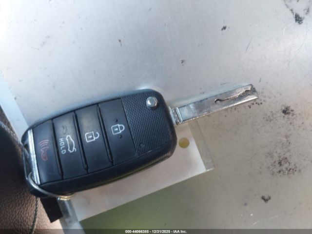 Kia Optima Lx Image 9