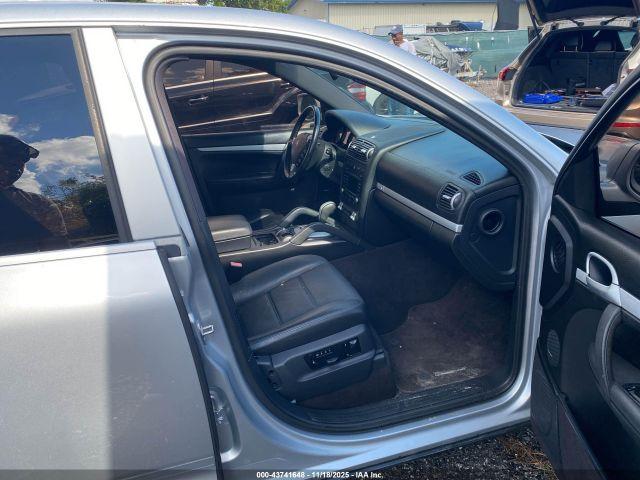 Porsche Cayenne Image 2