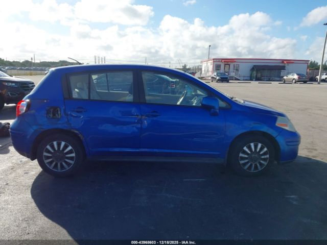 Nissan Versa 1.8s Image 12