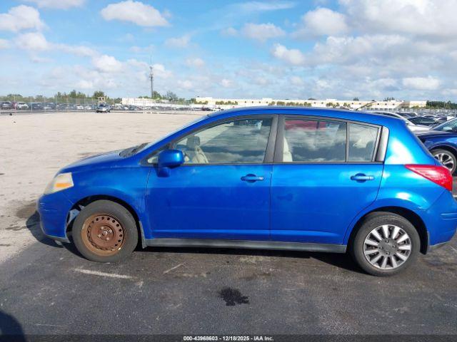 Nissan Versa 1.8s Image 8