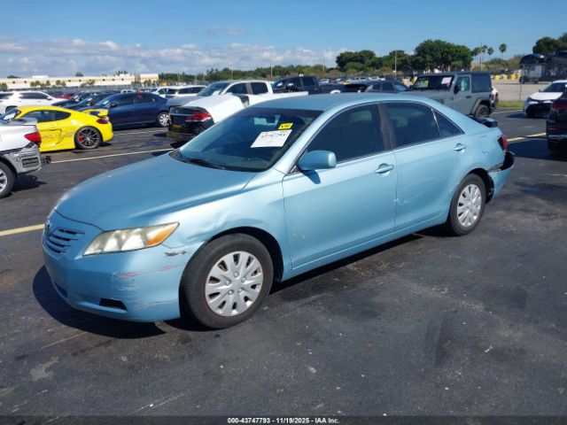 Toyota Camry Le Image 4