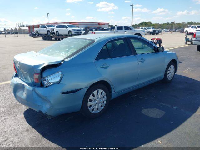 Toyota Camry Le Image 14