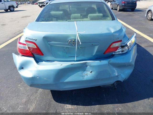 Toyota Camry Le Image 12