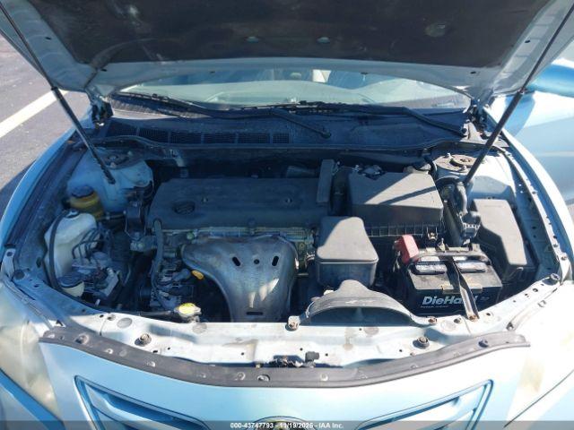 Toyota Camry Le Image 16