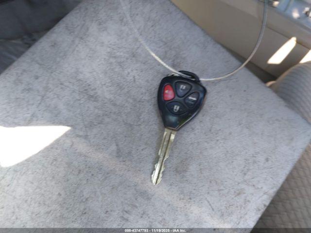 Toyota Camry Le Image 5