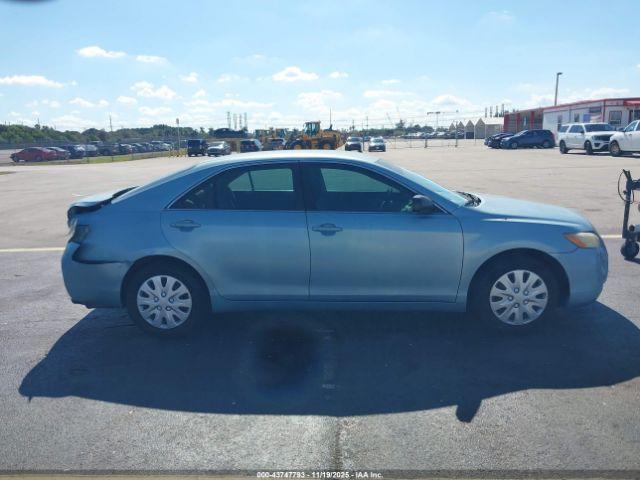 Toyota Camry Le Image 10