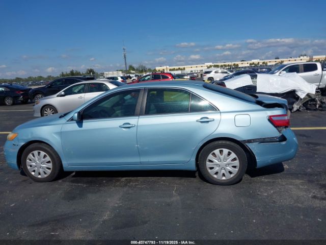 Toyota Camry Le Image 2