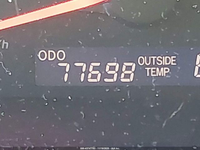 Toyota Camry Le Image 7