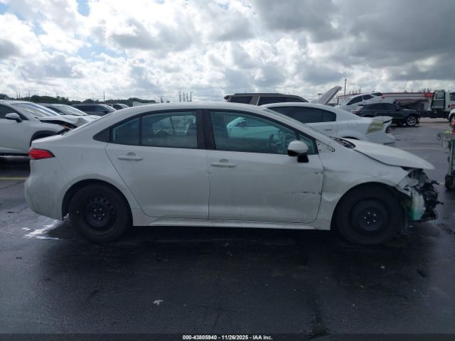 Toyota Corolla Le Image 17