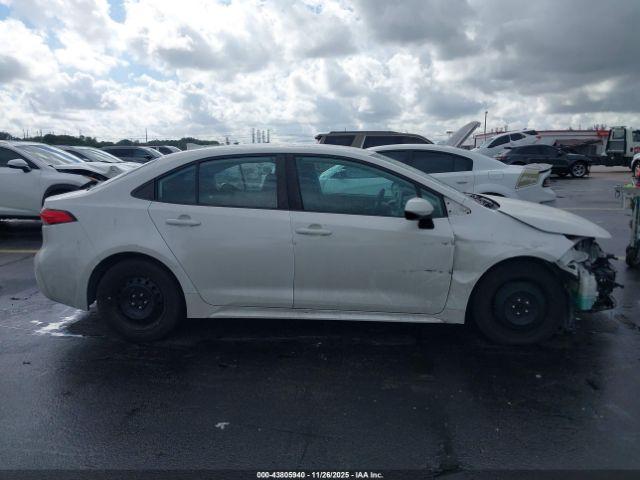 Toyota Corolla Le Image 17