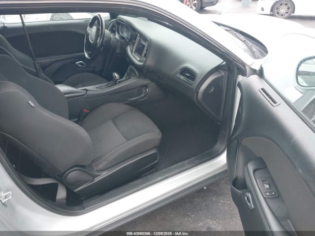 Dodge Challenger Image 4