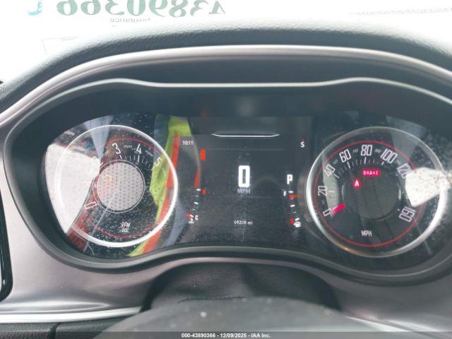 Dodge Challenger Image 8