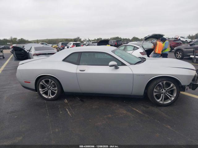Dodge Challenger Image 16