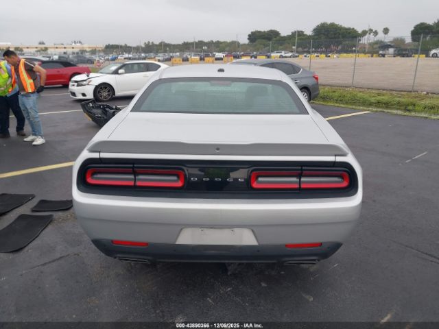 Dodge Challenger Image 3