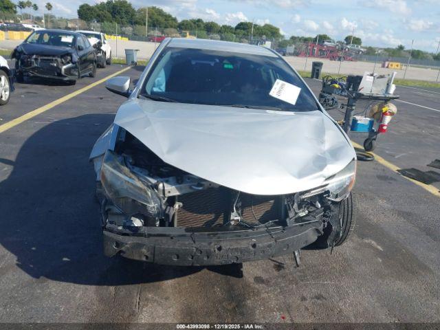 Toyota Corolla Le Image 12