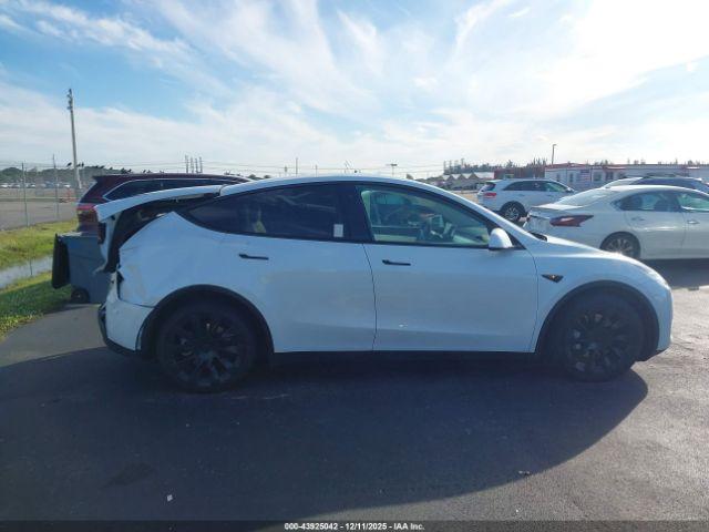 Tesla Model Y Long Range Dual Motor All-wheel Drive Image 12