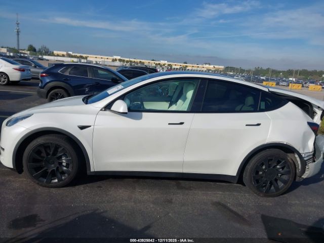 Tesla Model Y Long Range Dual Motor All-wheel Drive Image 13