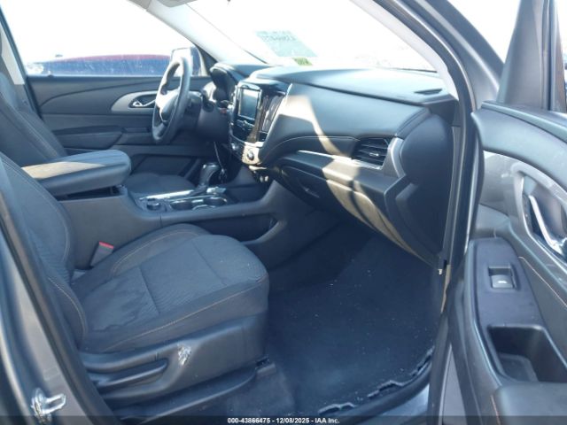 Chevrolet Traverse Ls Image 2