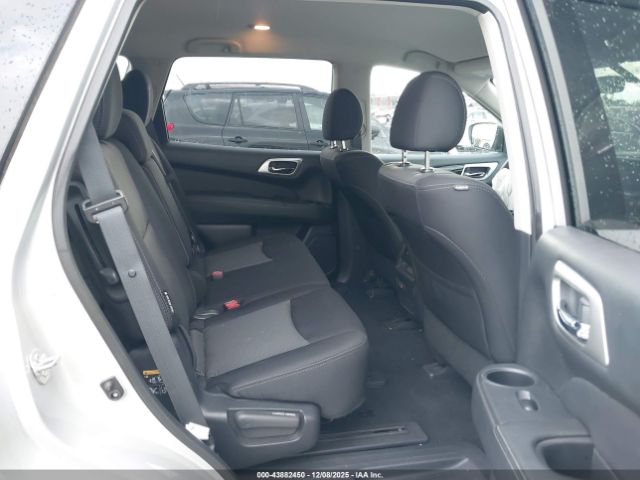 Nissan Pathfinder S 2wd Image 3