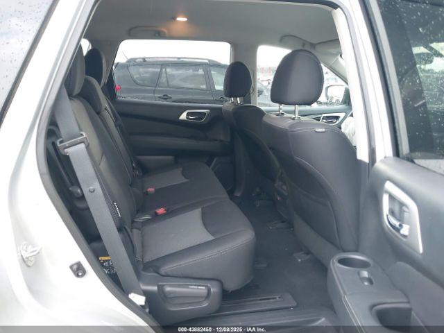 Nissan Pathfinder S 2wd Image 3