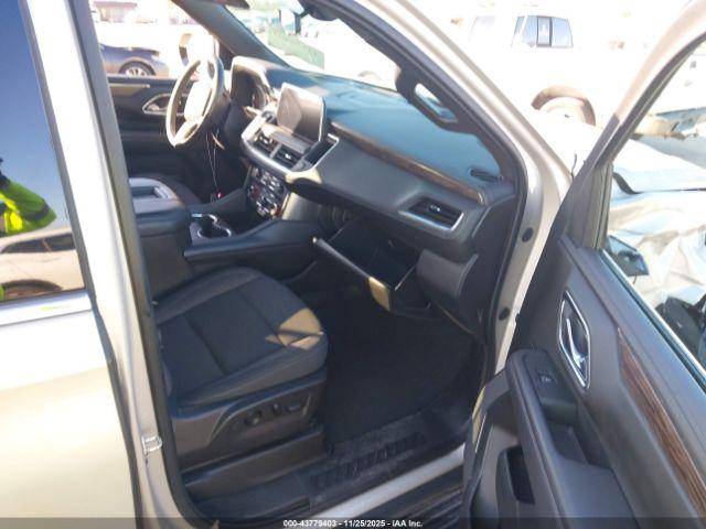 Chevrolet Suburban 2wd Ls Image 2