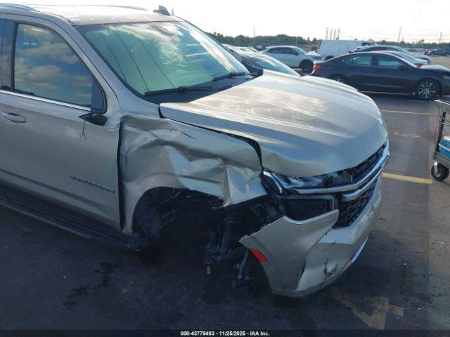 Chevrolet Suburban 2wd Ls Image 9