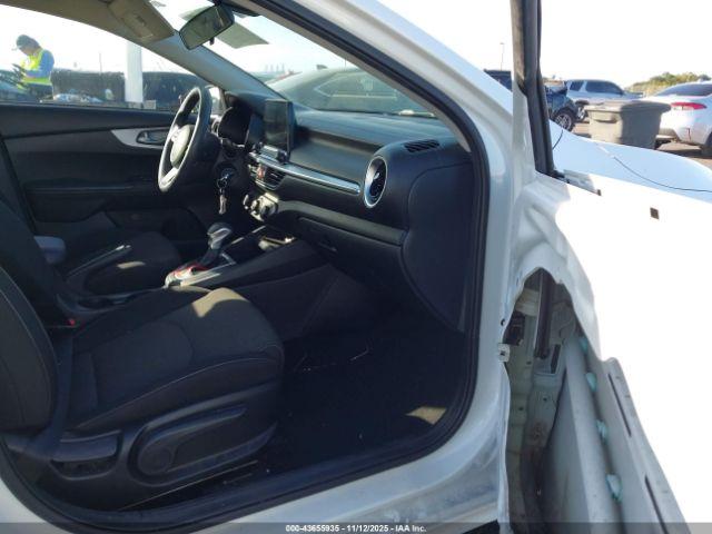 Kia Forte Lxs Image 9