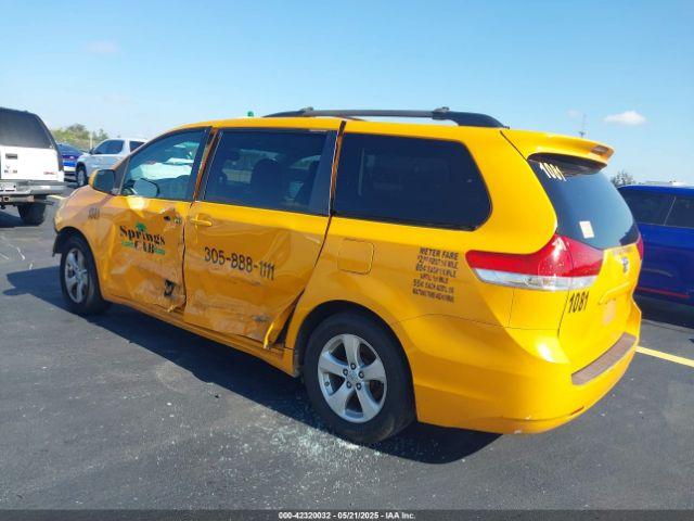 Toyota Sienna Le V6 8 Passenger Image 15