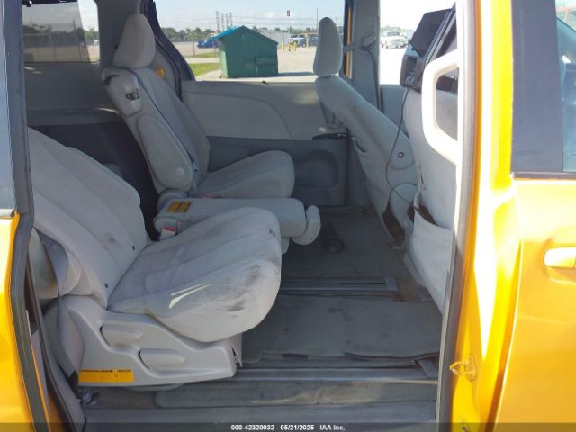 Toyota Sienna Le V6 8 Passenger Image 6